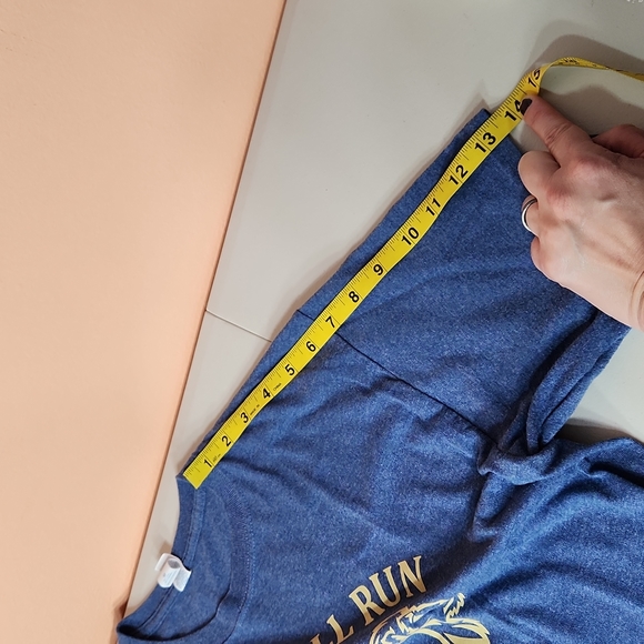 $5☃️"Cornwall Run" Unisex Breast Cancer Heathered Blue Medium Tee Shirt - Picture 8 of 10